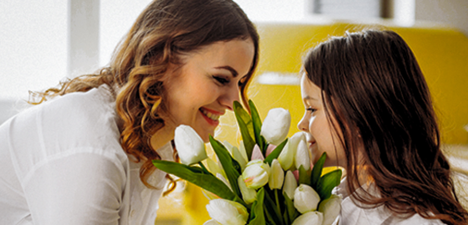 Best Flower Arrangement Gifts on International Daughters Day 2022