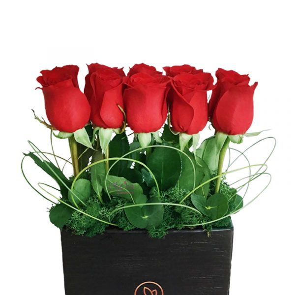 Premium Red Roses in Rectangle Vase zoom1