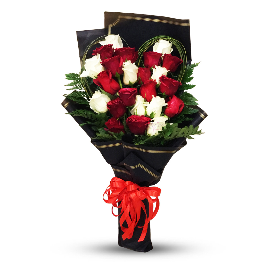 Red and White Roses Hand Bouquet | Hand Bouquet