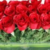 Bunch of Red Roses in Glass Vase Zoom 1