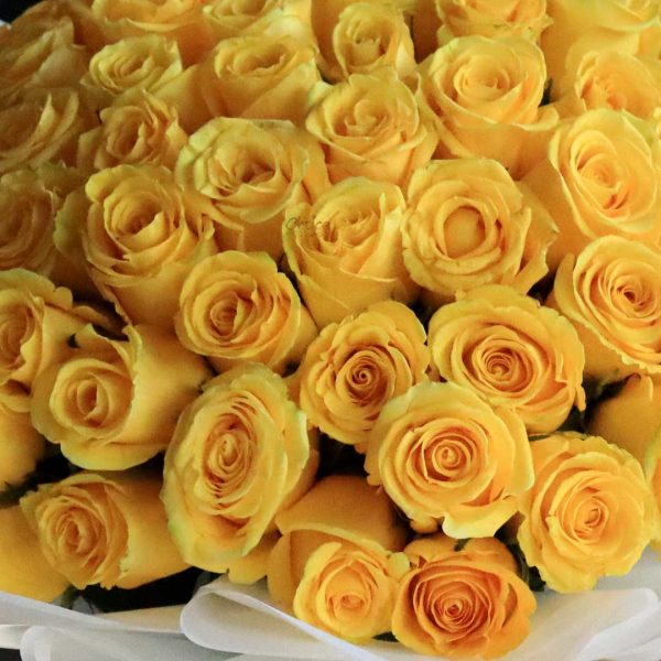 100 Yellow Rose Hand Bouquet Zoom 2