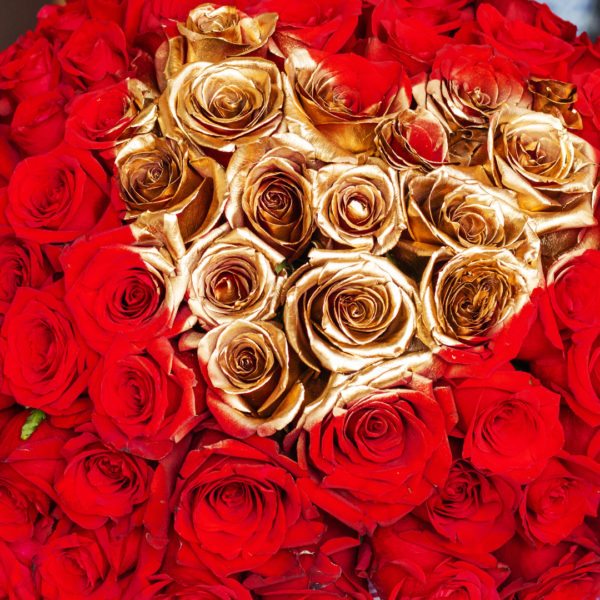 Red Roses with Golden Heart - Zoom 2