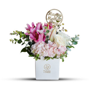 O'Hara Rose Mixed Flower Arrangement i White Vase
