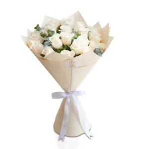 25-white-rose-bouquet