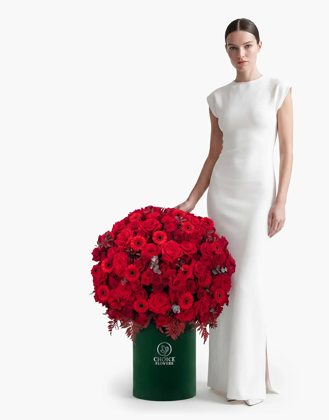 throne of roses luxury flowers online flower delivery Dubai and Abu Dhabi